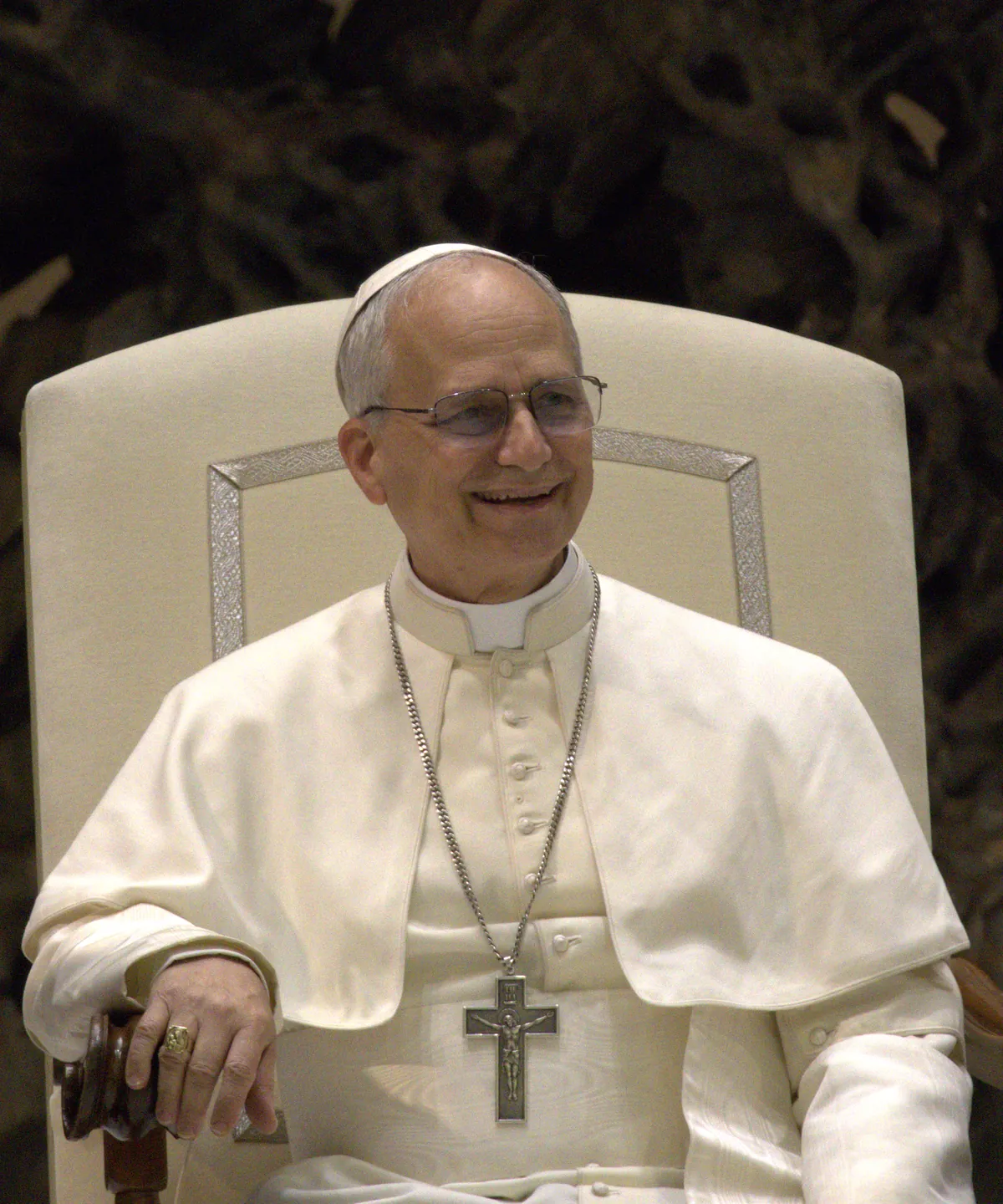 Retrato de prensa del papa León XIV